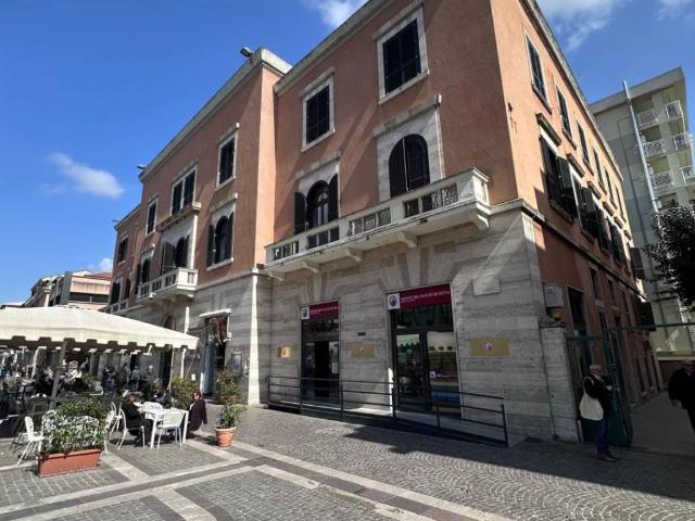 Locale Commerciale in vendita a Calabria, Cosenza
