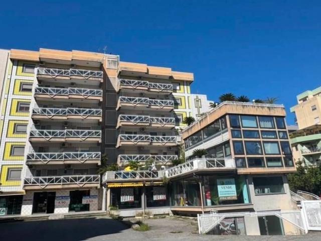 Locale Commerciale in vendita a Torre Alta, Calabria