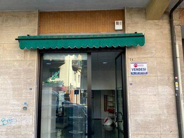 Locale Commerciale in vendita a Popilia, Calabria