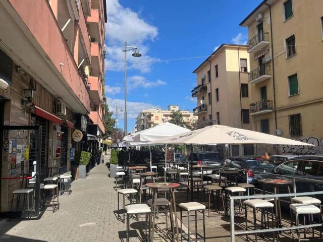 Locale Commerciale in vendita a Calabria, Cosenza