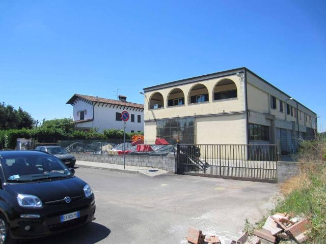 Locale Commerciale in vendita a Costa De' Nobili, Lombardia