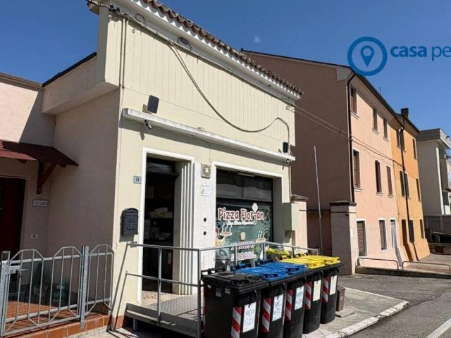 Locale Commerciale in vendita a Costa Di Rovigo, Veneto
