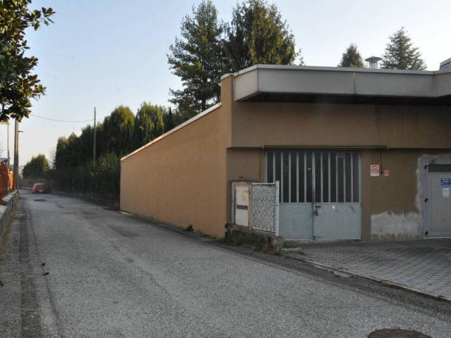 Locale Commerciale in vendita a Costa Masnaga, Lombardia