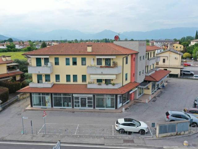Locale Commerciale in vendita a Costabissara, Veneto