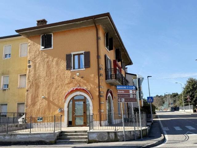 Locale Commerciale in vendita a Gazzoli, Costermano