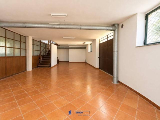 Locale Commerciale in vendita a Piemonte, Asti