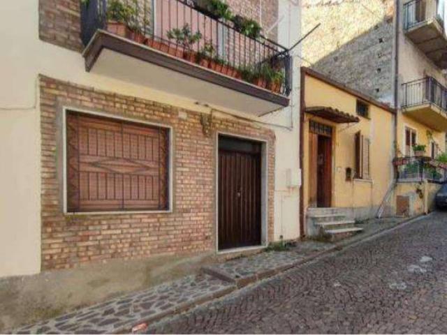 Locale Commerciale in vendita a Calabria, Crotone