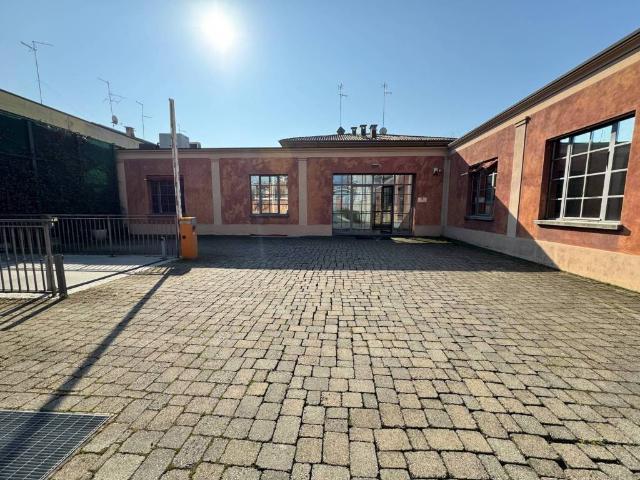 Locale Commerciale in vendita a Crema Nuova, Crema