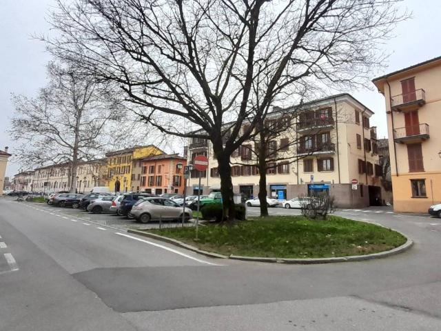 Locale Commerciale in vendita a Crema Nuova, Crema