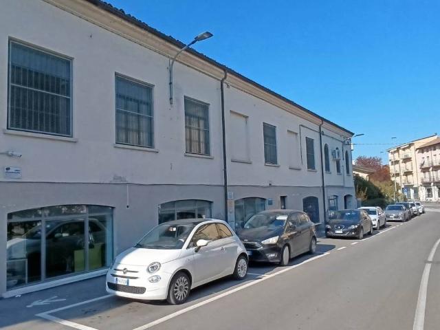 Locale Commerciale in vendita a Crema Nuova, Crema