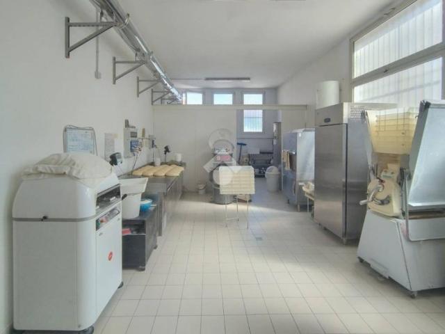 Locale Commerciale in vendita a Crema Nuova, Crema