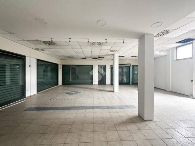 Locale Commerciale in vendita a Crema, Lombardia