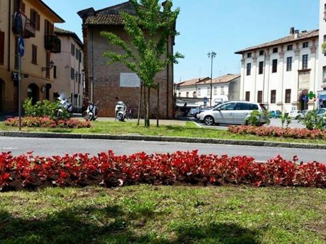 Locale Commerciale in vendita a Crema Nuova, Crema