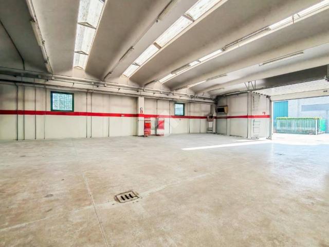 Locale Commerciale in vendita a Le Villette, Crema