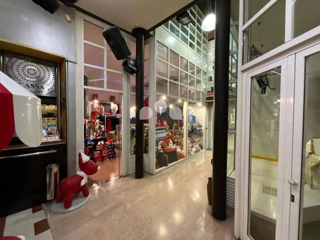 Locale Commerciale in vendita a Le Villette, Crema
