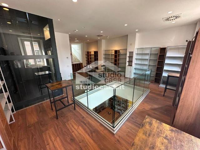 Locale Commerciale in vendita a Le Villette, Crema