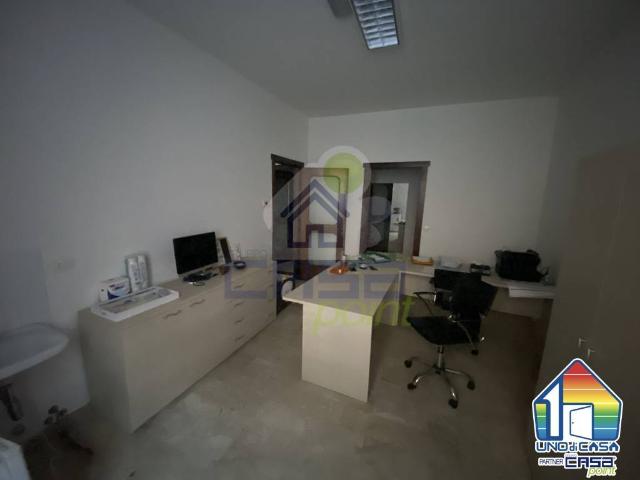 Locale Commerciale in vendita a Crema Nuova, Crema