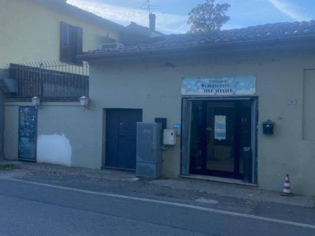 Locale Commerciale in vendita a Cremona, Lombardia