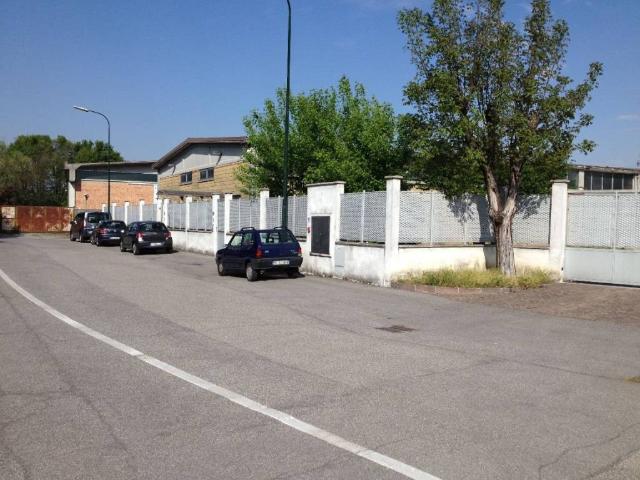Locale Commerciale in vendita a Picenengo, Cremona