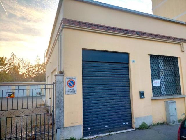 Locale Commerciale in vendita a Zona Castello, Cremona