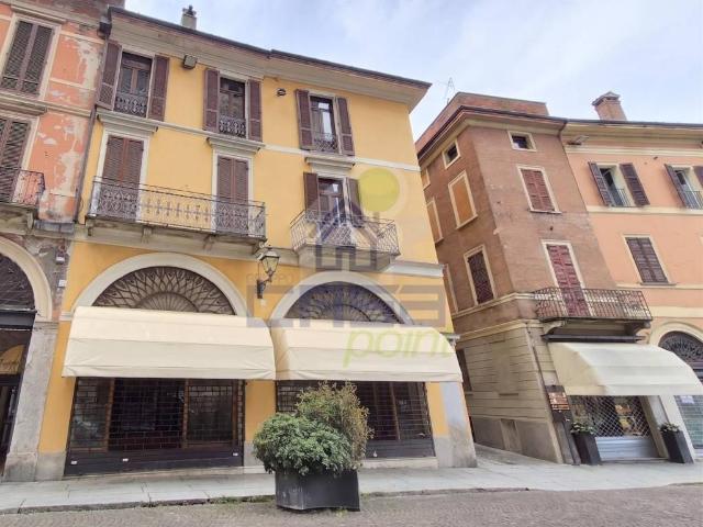 Locale Commerciale in vendita a Centro Storico, Cremona