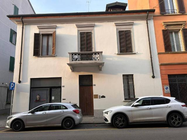 Locale Commerciale in vendita a Cremona, Lombardia