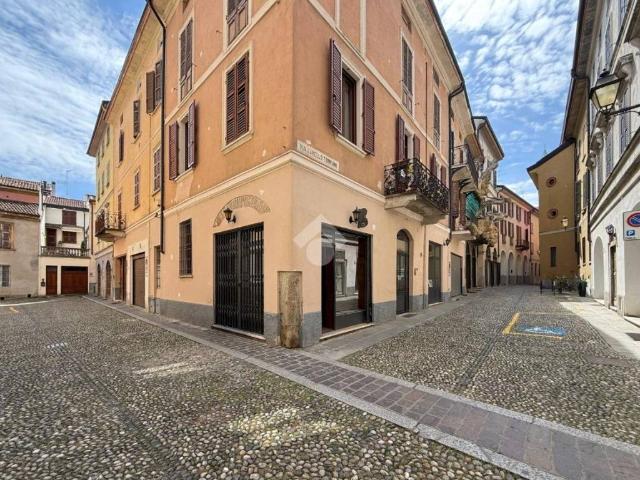 Locale Commerciale in vendita a Centro Storico, Cremona
