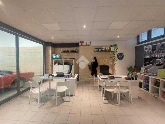 Locale Commerciale in vendita a Zaist, Cremona