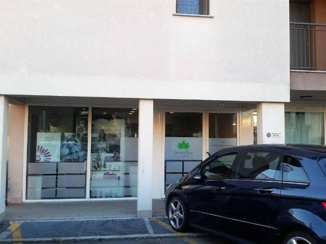 Locale Commerciale in vendita a Cremona, Lombardia