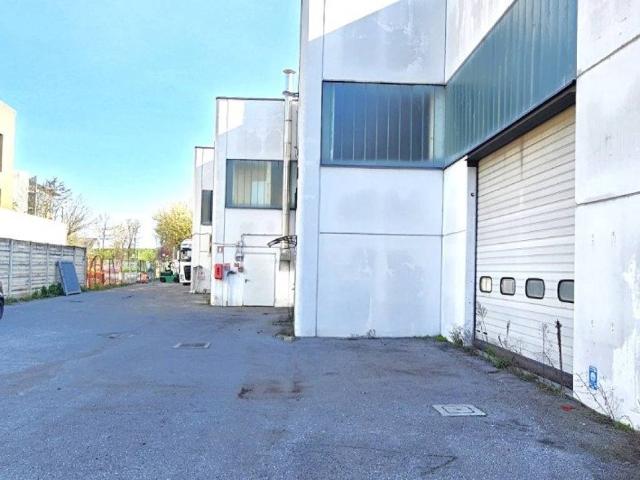 Locale Commerciale in vendita a Borgo Loreto, Cremona