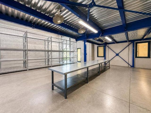 Locale Commerciale in vendita a Cremosano, Lombardia