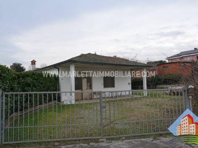 Locale Commerciale in vendita a Crespiatica, Lombardia
