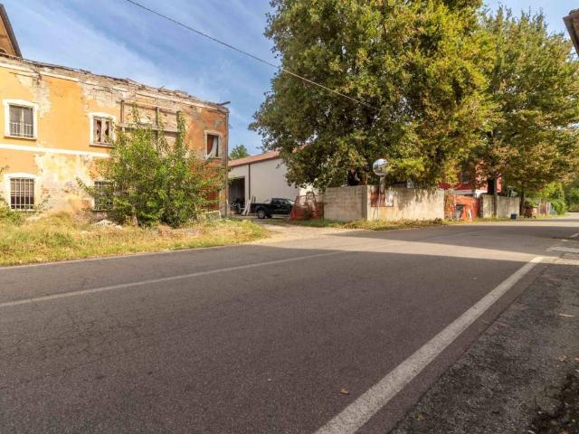 Locale Commerciale in vendita a Caselle, Crevalcore