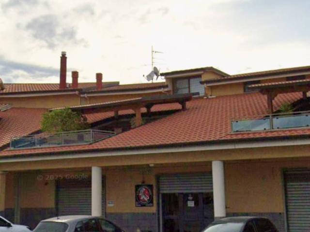 Locale Commerciale in vendita a Calabria, Cosenza