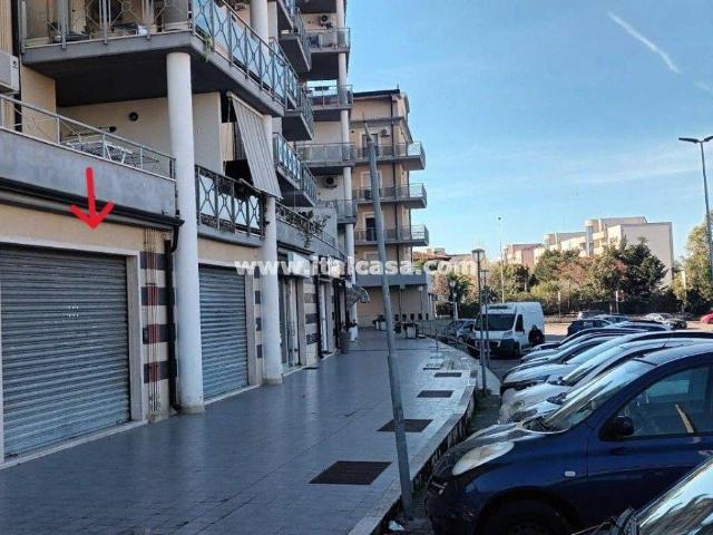 Locale Commerciale in vendita a Tufolo, Calabria