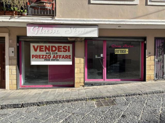 Locale Commerciale in vendita a Calabria, Crotone