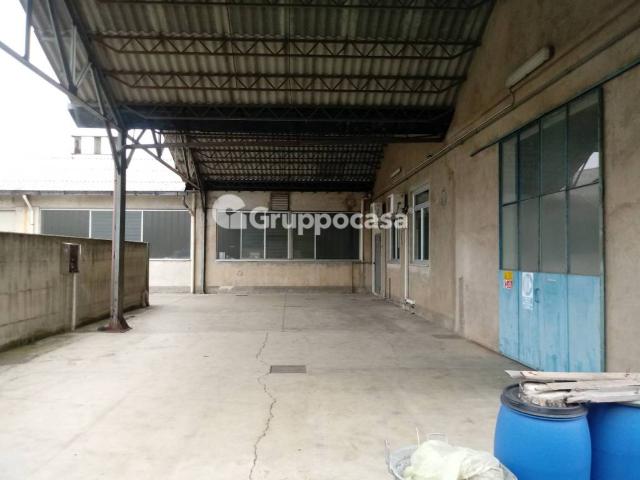 Locale Commerciale in vendita a Cuggiono, Lombardia