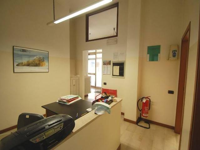 Locale Commerciale in vendita a Cuggiono, Lombardia