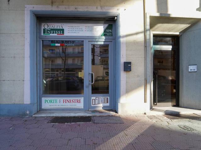 Locale Commerciale in vendita a Cuneo Nuova, Piemonte