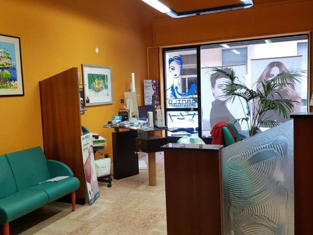 Locale Commerciale in vendita a Gramsci, Piemonte
