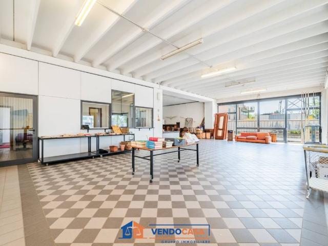 Locale Commerciale in vendita a Piemonte, Cuneo