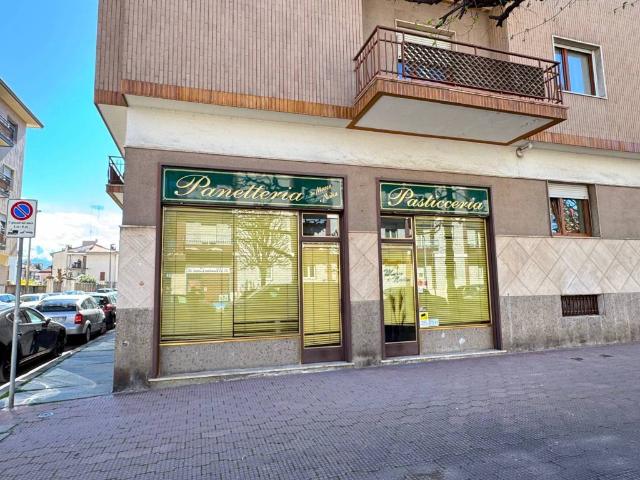 Locale Commerciale in vendita a Cuneo Nuova, Piemonte