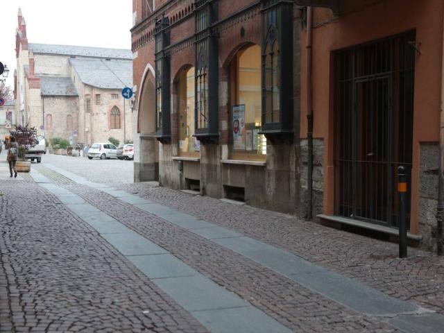 Locale Commerciale in vendita a Centro Storico, Piemonte