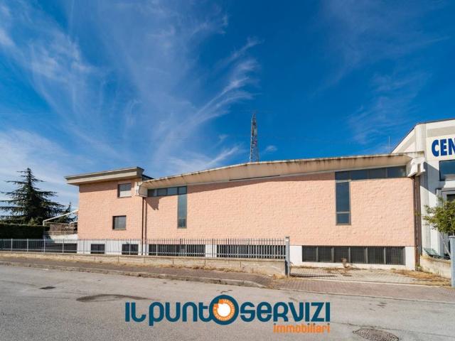 Locale Commerciale in vendita a Piemonte, Cuneo