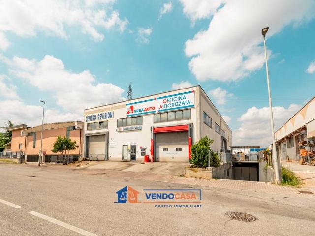 Locale Commerciale in vendita a Piemonte, Cuneo