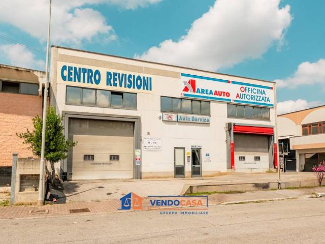 Locale Commerciale in vendita a Piemonte, Cuneo