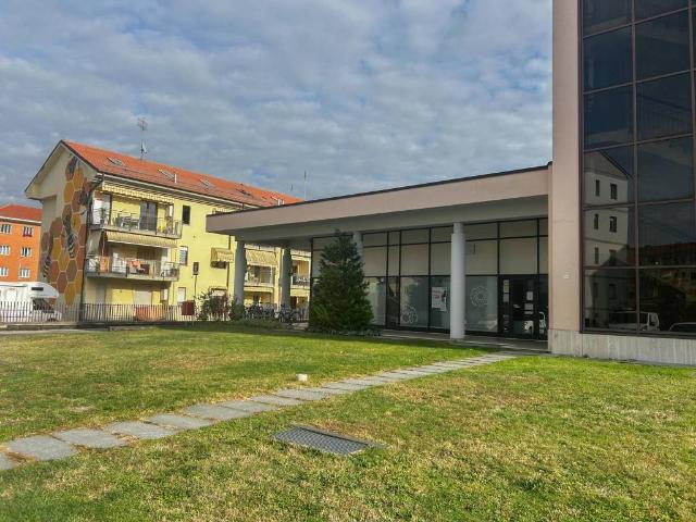 Locale Commerciale in vendita a Donatello, Piemonte
