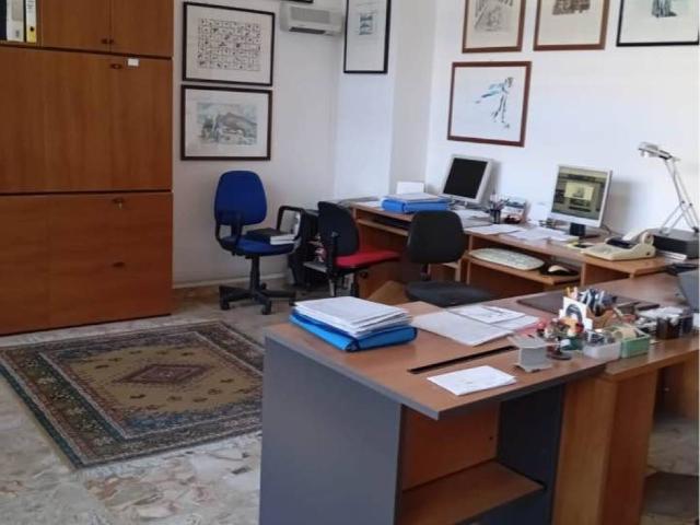 Locale Commerciale in vendita a Cuneo Centro, Piemonte