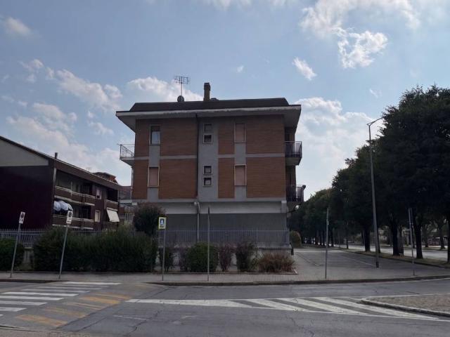 Locale Commerciale in vendita a Donatello, Piemonte