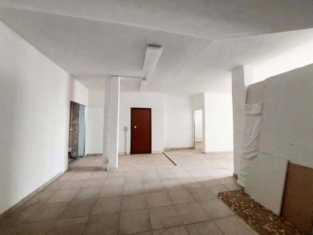 Locale Commerciale in vendita a Piemonte, Cuneo